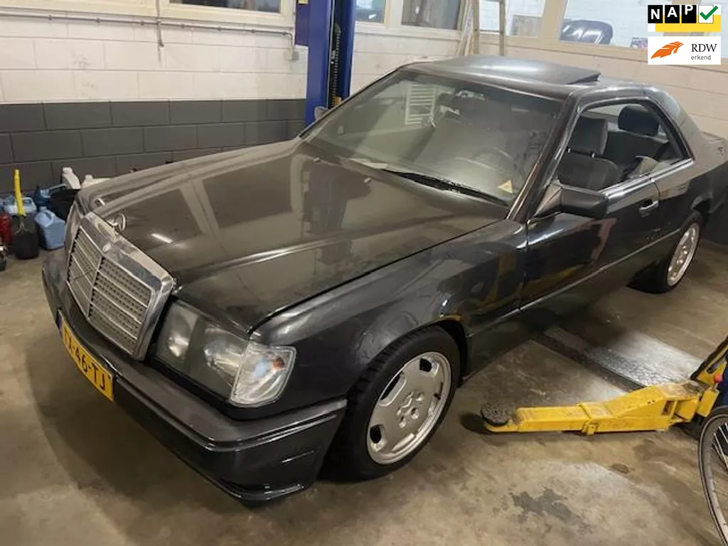 Mercedes-Benz 300 CE 200-serie 300 CE Automaat / Zonnedak / Trekhaak