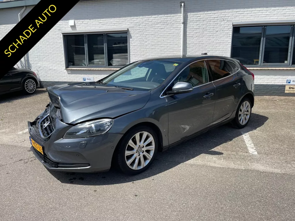 Volvo V40 1.6 D2 Summum /PANORAMA / LEER